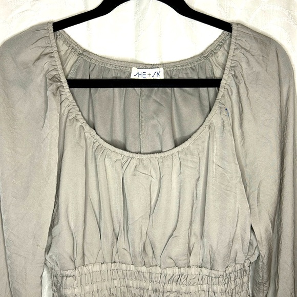 SHE AND SKY gray bohemian style balloon sleeve top. Elastic waist. Size Large. - Picture 2 of 9